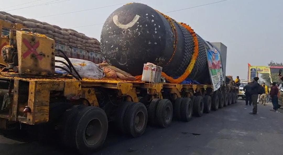 10 साल का इंतजार, 210 मीट्रिक टन वजन और 1008 शिवलिंग समाहित..जानिए पूर्वी चंपारण पहुंचा दुनिया का सबसे बड़ा शिवलिंग में क्या है खास