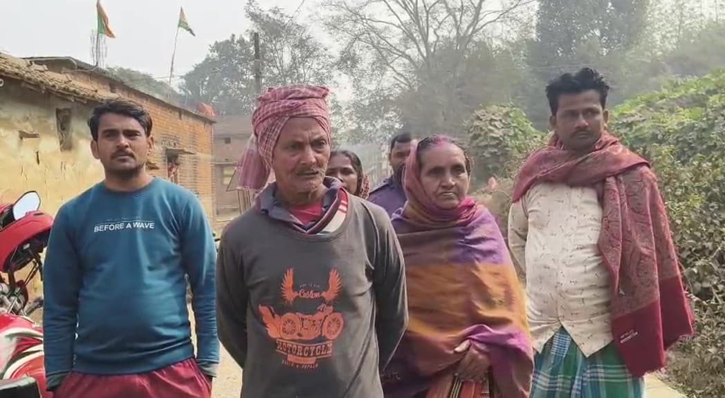 कुसमाडांगा में हाइवा चलने से जनजीवन परेशान, बच्चों की पढ़ाई और नींद पर असर, मुफस्सिल थाना पाकुड़ की चुप्पी पर सवाल