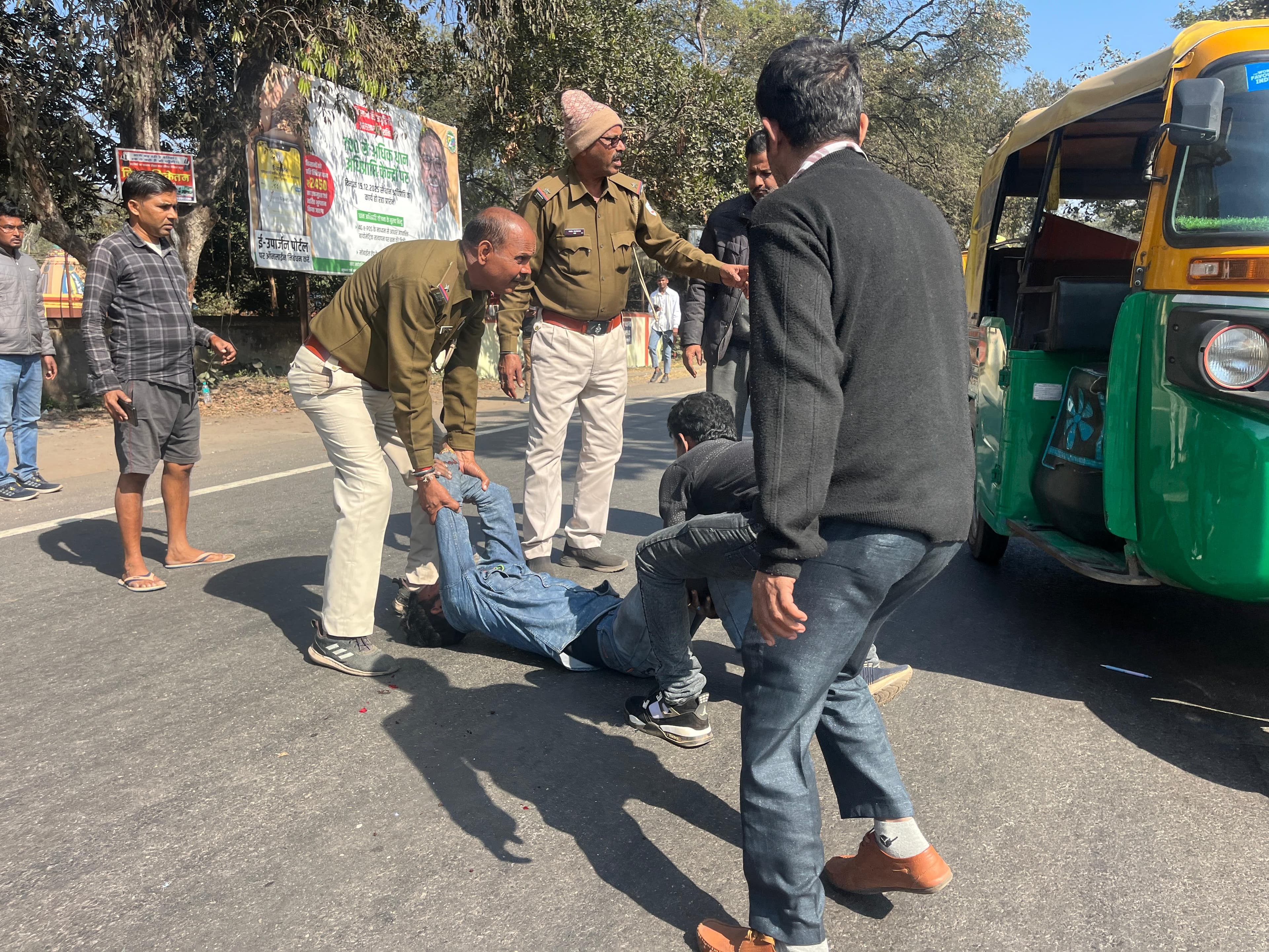 BREAKING:सरायकेला के राजनगर में बड़ा सड़क हादसा, तेज रफ़्तार कार की जोरदार टक्कर में एक की हालत गंभीर