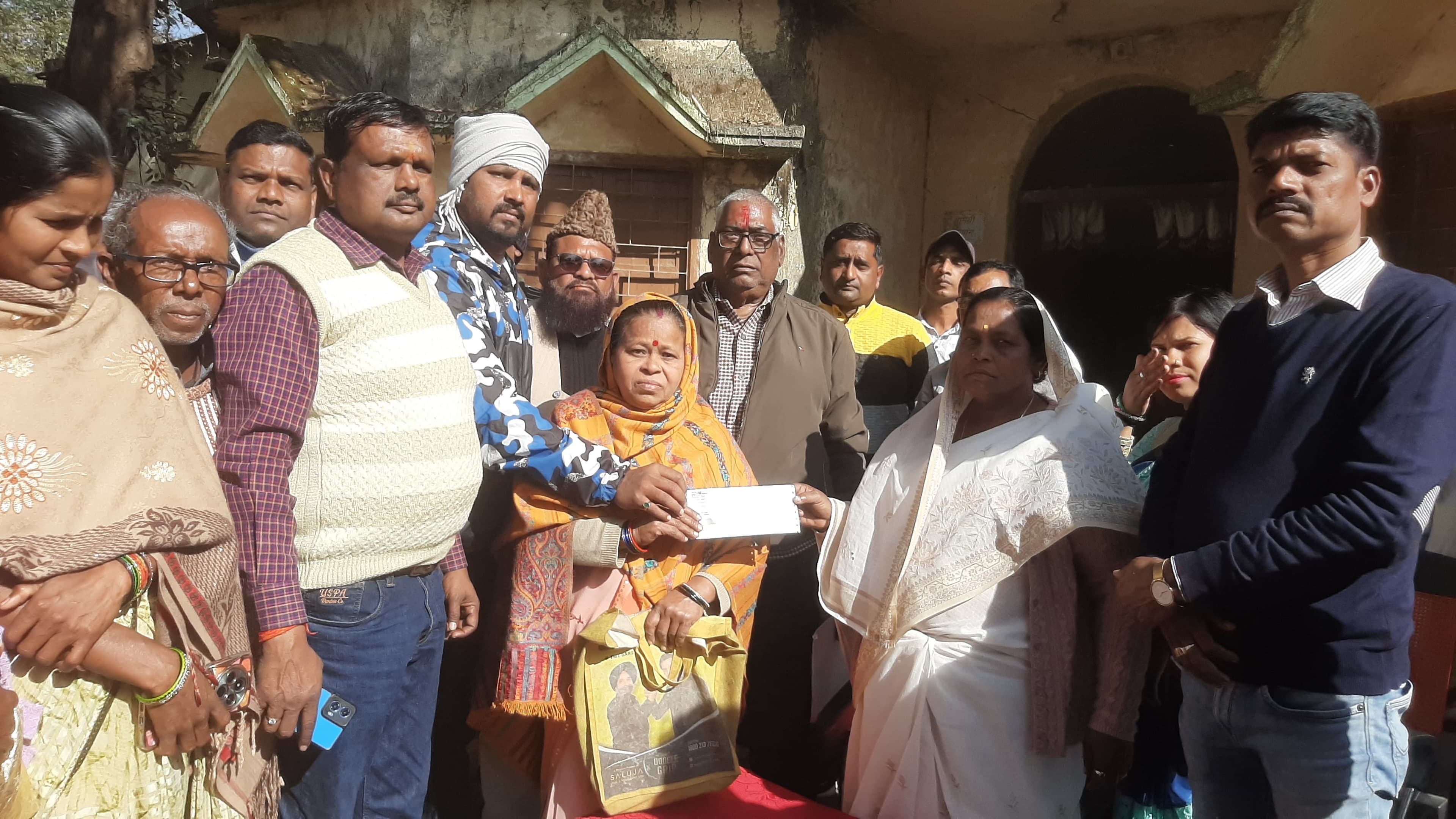 खाते से करोड़ों रुपए लेकर फरार हो जाने का छाया रहा मामला, गिरफ्तारी की अपील