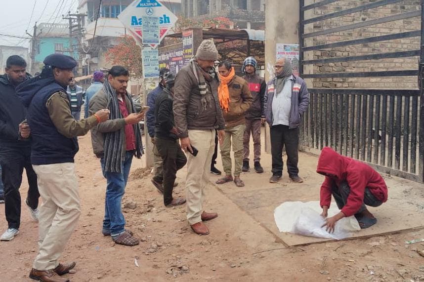 घोर कलयुग ! हाजीपुर की सड़कों पर दो दिनों के अंदर मिला दो नवजातों का शव, आखिर कौन कर रहा है ये घिनौनी हरकत