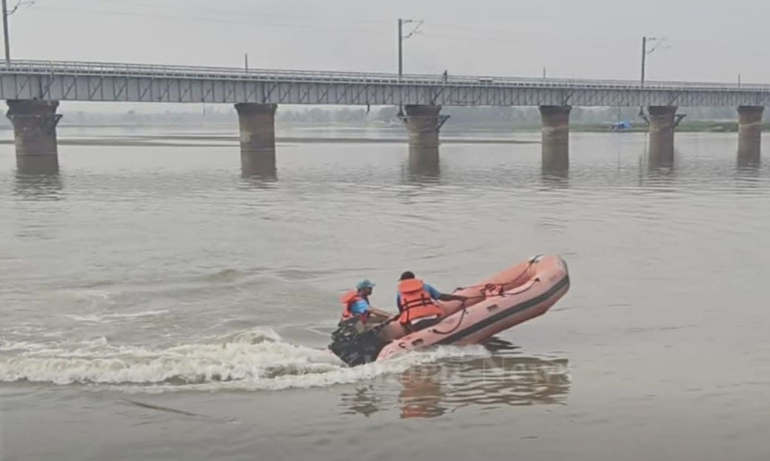 बिहार के गोपालगंज में नदी पार करते समय बड़ा हादसा, तीन किशोरियां लापता