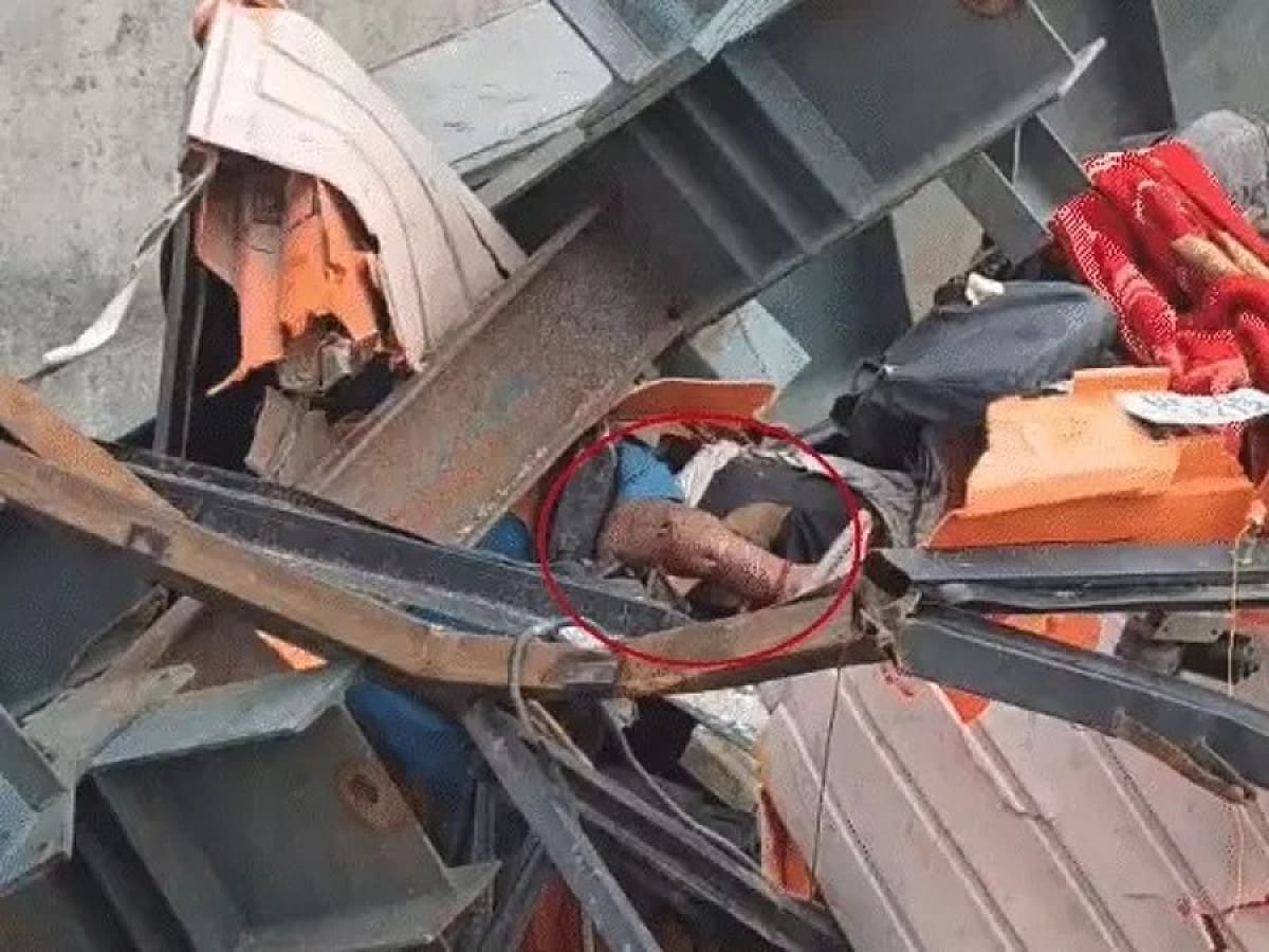 BREAKING: उत्तर प्रदेश के हमीरपुर में निर्माणाधीन पुल का स्लैब गिरा, 6 मजदूरों की हुई दर्दनाक मौत