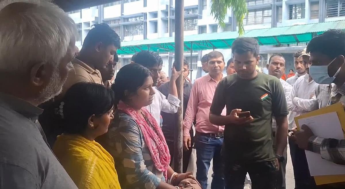 फंदे से लटकी मिली नवविवाहिता, कमरे के हालात देख परिजनों ने जताई हत्या की आशंका