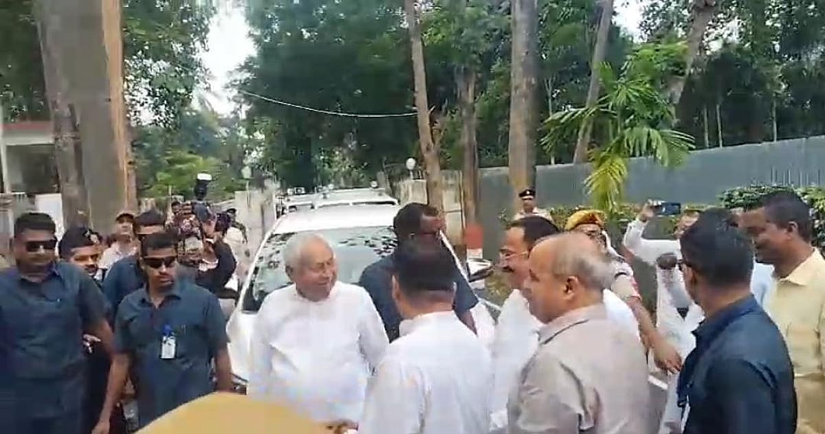 संजय झा और विजय चौधरी से मिले नीतीश कुमार, क्या बन रही है नई राजनीतिक रणनीति?