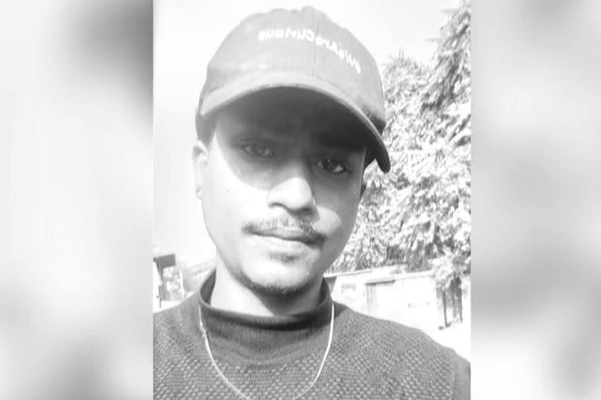 झाड़ियों में मिला युवक का शव, सिर पर धारदार हथियार के निशान, हत्या से इलाके में सनसनी, जानिए कहां का है मामला