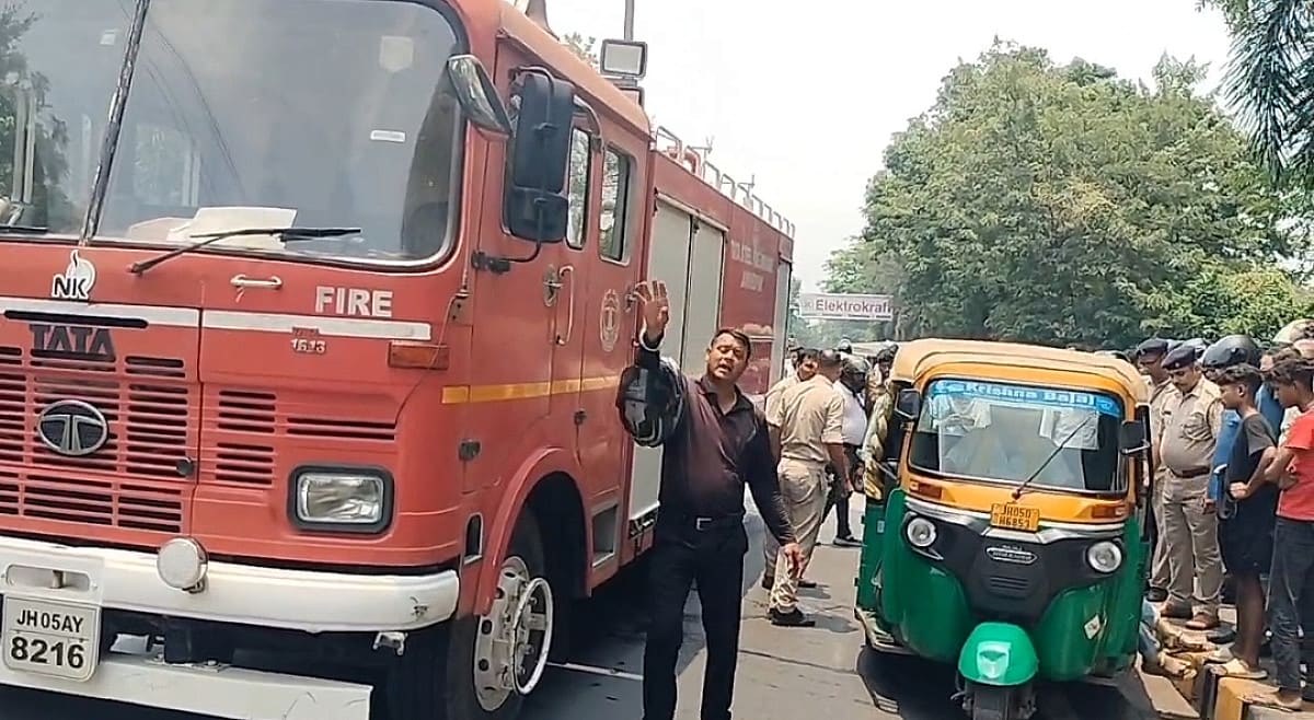 जमशेदपुर में बड़ा हादसा, दमकल वाहन की चपेट में आने से बाइक सवार युवक की मौत