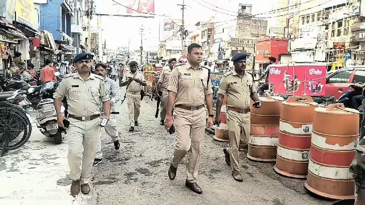 रांची में ट्रैफिक व्यवस्था पर सख्ती, एसएसपी ने खुद संभाला मोर्चा, लापरवाही पर लगाई फटकार