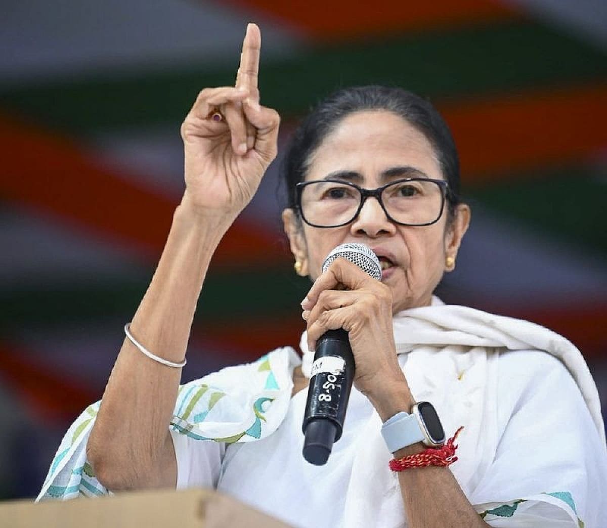 बंगाल से बड़ी खबर: एक्शन मोड में ममता बनर्जी, पढ़िए -कितने विधायकों को दिखाया बाहर का रास्ता