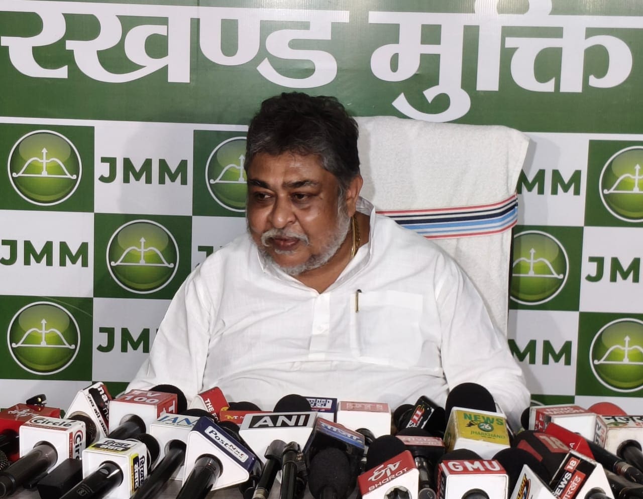 NEET छात्रा ने की आत्म हत्या, JMM ने बीजेपी पर बोला हमला कहा तिल-तिल कर मत मारो बच्चों को