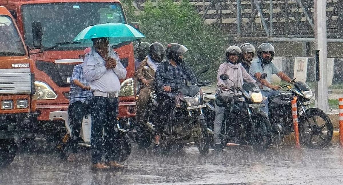 Weather Alert:झारखंड में बदला मौसम का मिजाज, 4 दिनों तक आंधी-बारिश और वज्रपात का अलर्ट
