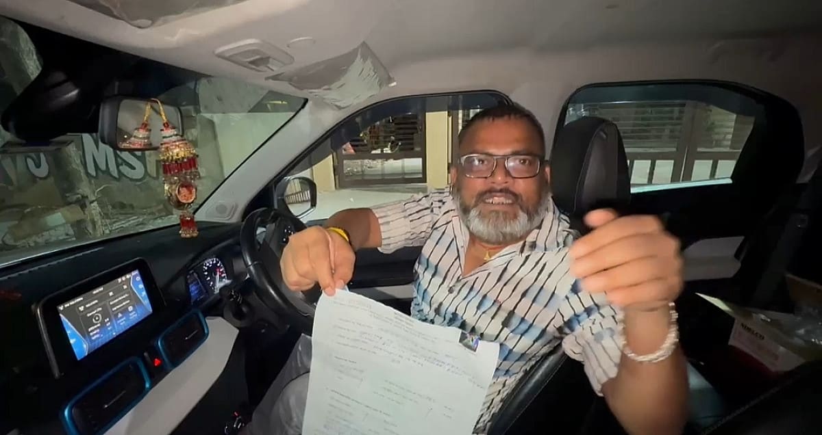 जमशेदपुर में हाई-वोल्टेज ड्रामा, 10 हजार का कटा चालान तो SSP ऑफिस के बाहर युवक करने लगा शराब पार्टी, फिर..