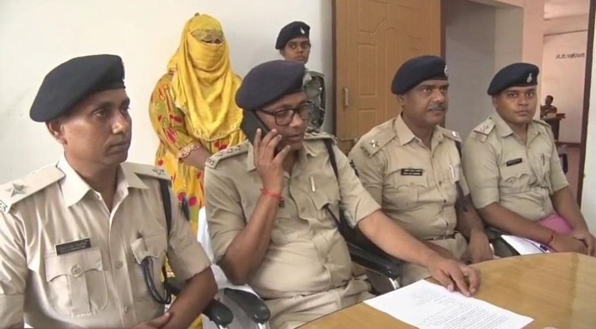 प्रेमी को रास्ते से हटाने के लिए मंगेतर संग मिलकर प्रेमिका ने रची खौफनाक साजिश, धनबाद पुलिस ने किया बड़ा खुलासा