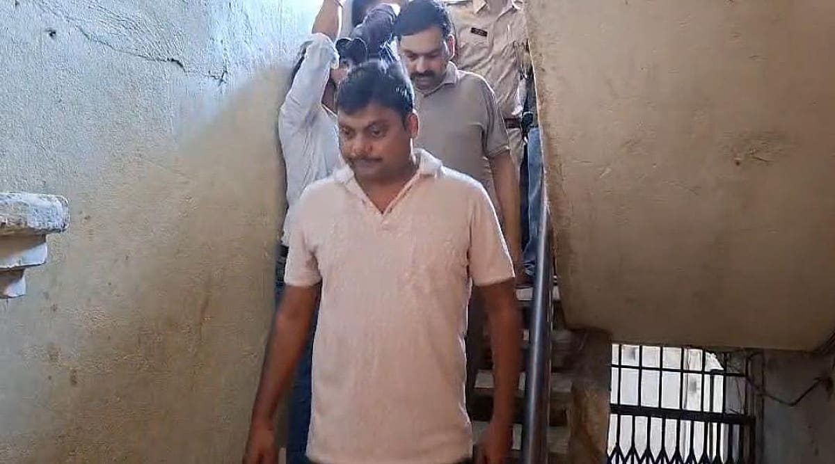 खान सर कोचिंग फायरिंग केस में नया मोड़, वीडियो वायरल होने के बाद दो गार्ड हिरासत में