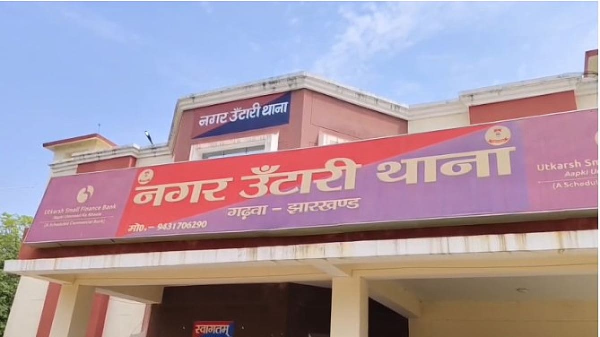 गढ़वा पुलिस ने 5 घंटे में सुलझाया अपहरण कांड, दो आरोपी गिरफ्तार, युवक सुरक्षित बरामद