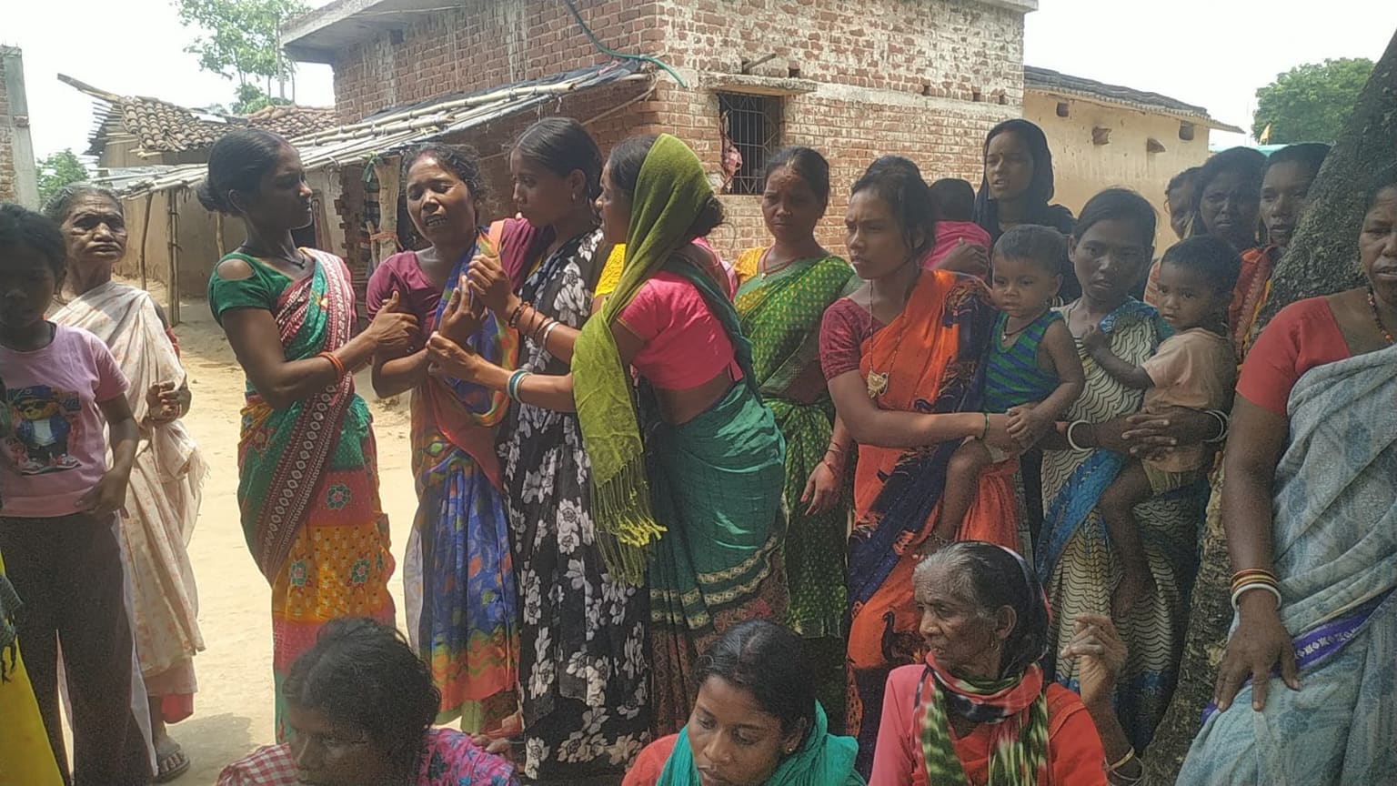 एक साथ बुझ गए तीन घरों के चिराग! ट्रैक किनारे मिले तीन दोस्तों के शव, हत्या या हादसा? जांच में जुटी पुलिस