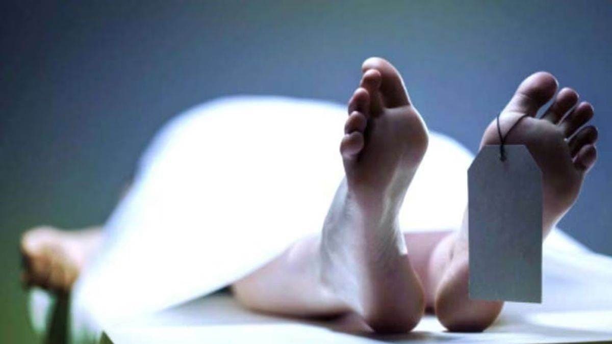 मानवता शर्मसार! लावारिस शव के साथ पुलिस कर रही थी अमानवीय व्यवहार, फिर जो हुआ.....