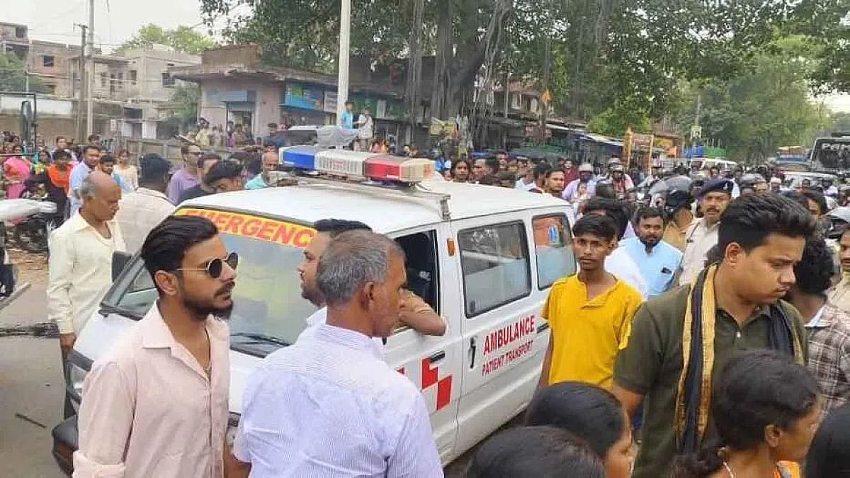 हजारीबाग में युवक की मौत से बवाल, जांच की मांग को लेकर परिजनों ने घंटों किया सड़क जाम