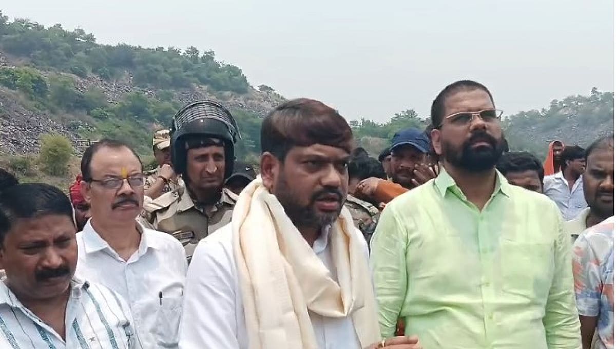 धनबाद में ओबी डंपिंग पर बवाल, महापौर संजीव सिंह ने रोका काम, बीसीसीएल पर उठाए सवाल