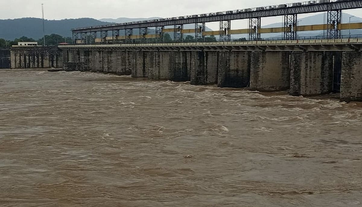 किसानों के लिए वरदान, पर्यटकों के लिए खूबसूरत ठिकाना है गालूडीह बराज डैम, जानिए क्या है खासियत