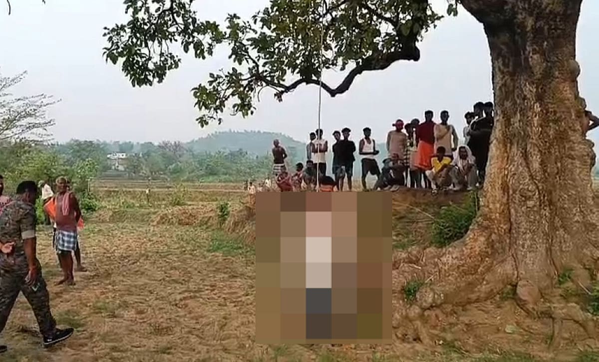 रामगढ़ में महुआ पेड़ से लटका मिला 18 वर्षीय युवक का शव, प्रेम प्रसंग की आशंका