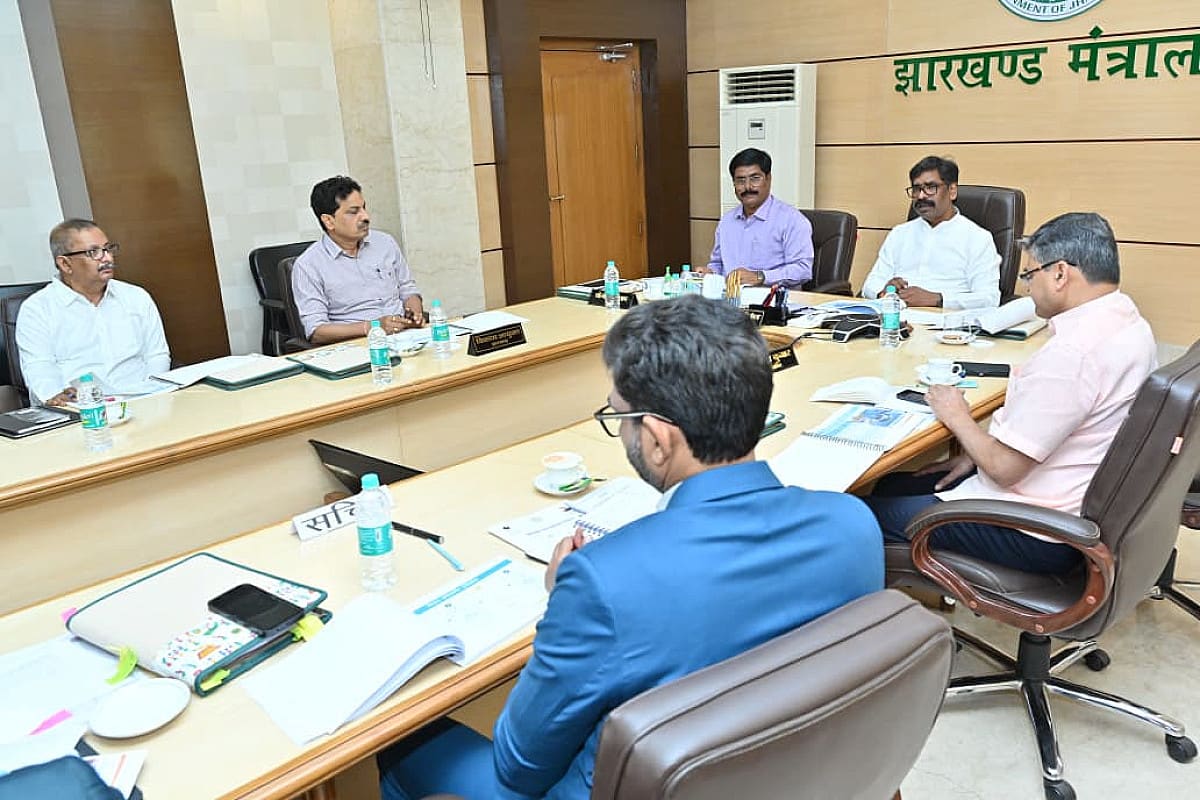 पेयजल एवं स्वच्छता विभाग की समीक्षा बैठक: सीएम ने जल सहिया को आईटीआई से प्रशिक्षण कराने का दिया निर्देश