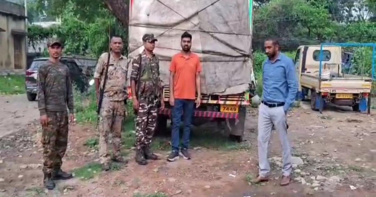 धनबाद: NGT की पाबंदी के बाद भी धड़ल्ले से चल रहा अवैध बालू खनन, छापेमारी में दो वाहन जब्त