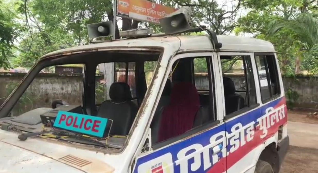 साइबर अपराधी को पकड़ने पहुंची पुलिस पर ग्रामीणों ने किया हमला, पथराव के बीच आरोपी को छुड़ाकर ले गए लोग, जानिए कहां का है मामला