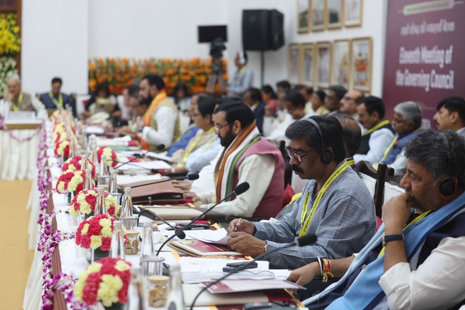 विकसित भारत 2047 का रोडमैप तैयार करने में जुटे CM और PM, नीति आयोग की बैठक में शामिल हुए हेमंत सोरेन