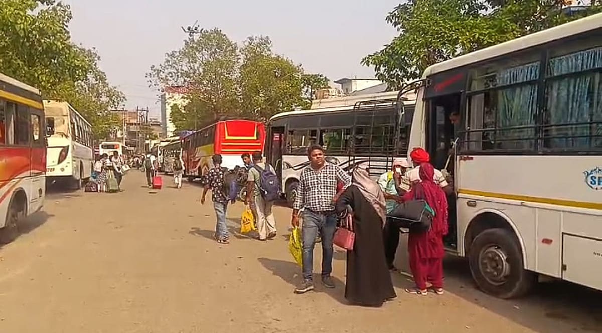 कोयलांचल वासियों के लिए वरदान साबित हो रही है मुख्यमंत्री ग्राम गाड़ी योजना, तीन और बस चालू करने पर विचार
