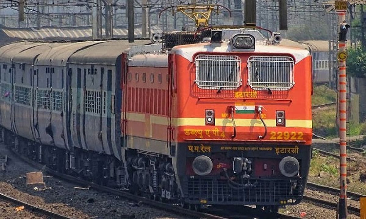 रेलवे यात्रियों की बढ़ी परेशानी, चक्रधरपुर मंडल में कई मेमू सेवाएं अस्थायी रूप से बंद