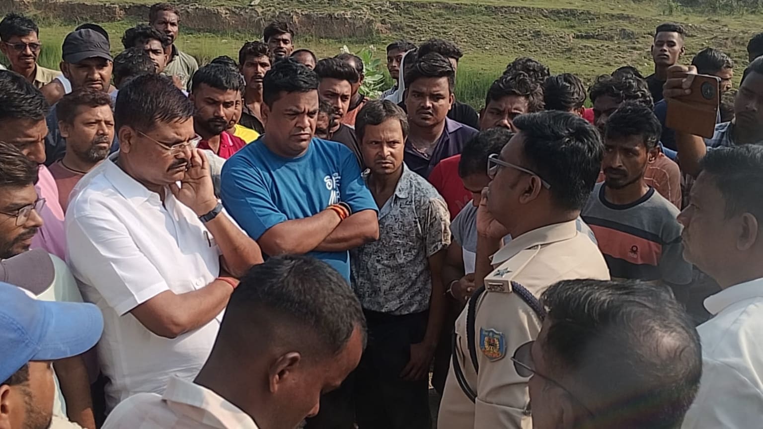 जमशेदपुर: हाईवा की चपेट में आने से ड्यूटी जा रहे युवक की मौत, परिजनों का रो-रोकर बुरा हाल