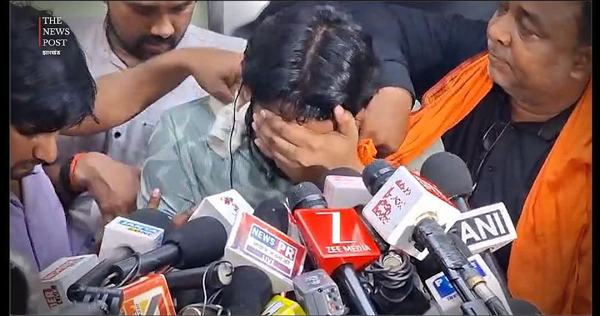 फैजल खान शिक्षक नहीं गुंडा है...ज्ञान बिंदु पहुंचते ही फूट-फूटकर रोये रोशन सर, देखिए Video