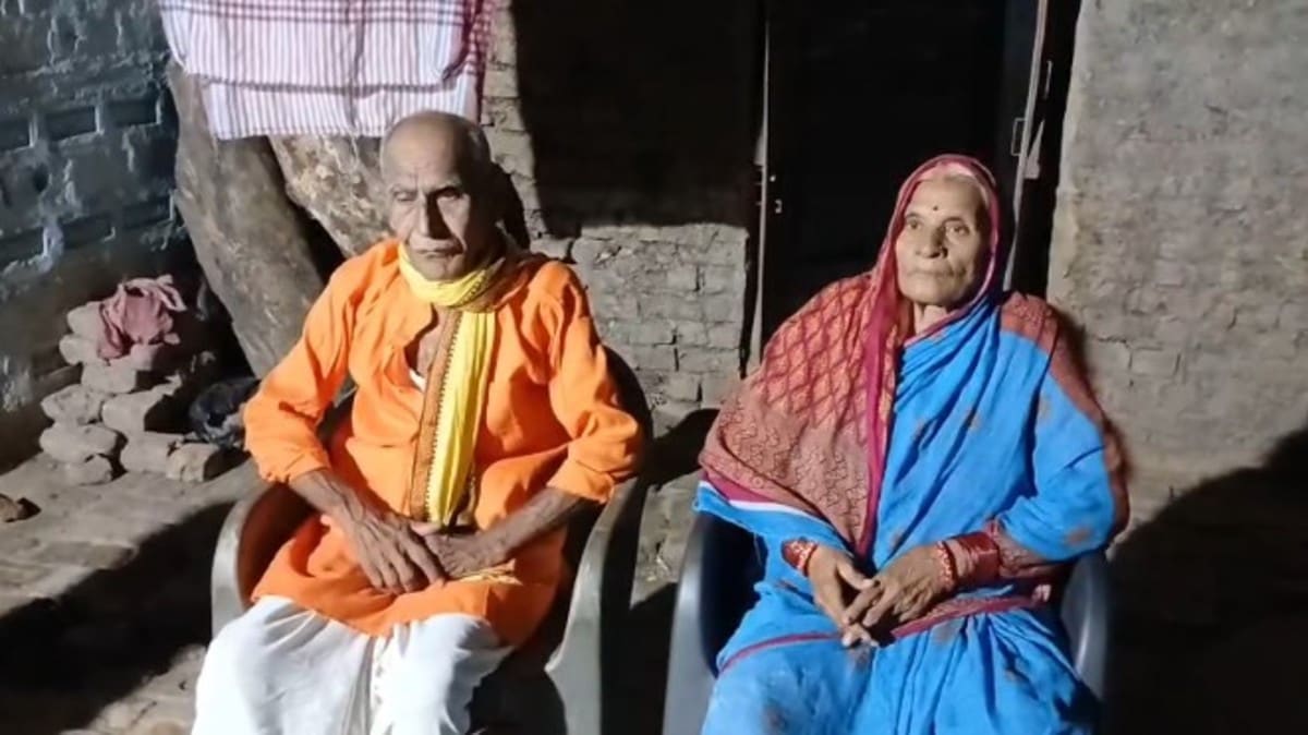 शादी के छ: महीने बाद ही घर छोड़ चली गई पत्नी, अब 48 साल बाद लौटी तो पति हुआ भावुक