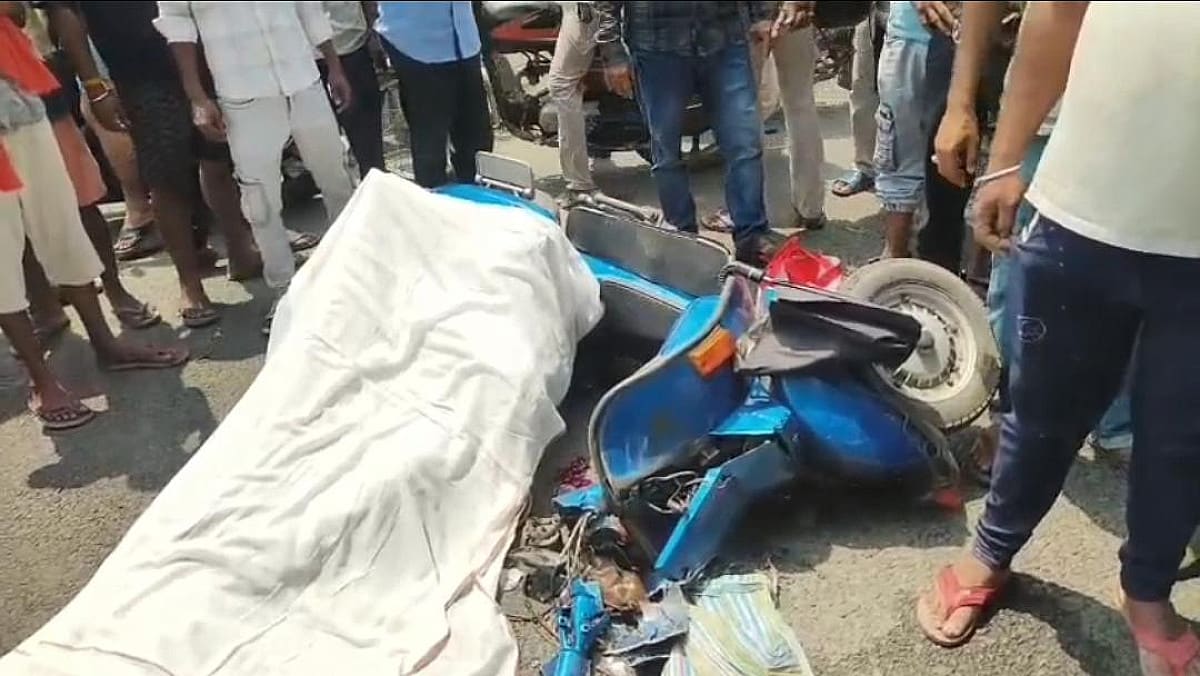 धनबाद के खुशरी मोड़ पर दर्दनाक हादसा, हाईवा की टक्कर में एक की मौत, एक गंभीर