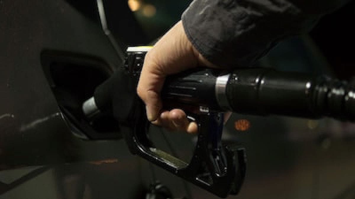Petrol-Diesel Price Today: लगातार स्थिर हैं ईंधन के दाम, जानें आपके शहर का रेट