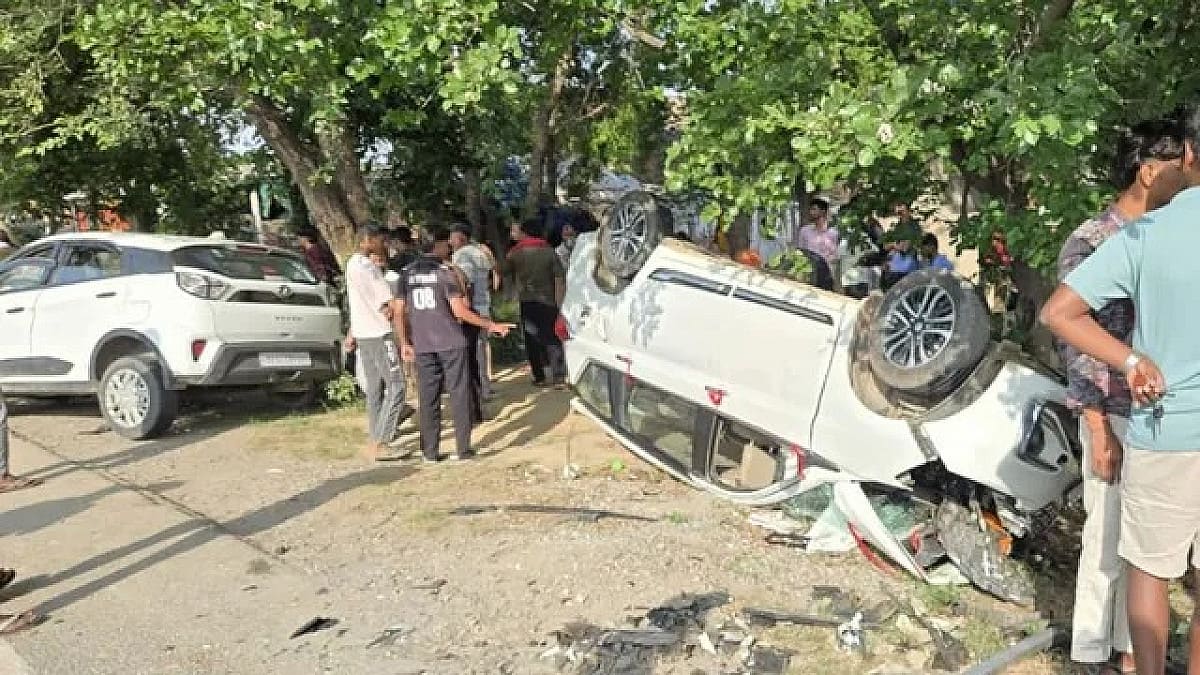 बड़ी खबर: आगरा ग्वालियर हाईवे पर भीषण सड़क हादसा! कार का टायर फटने से तीन की मौत, 12 घायल