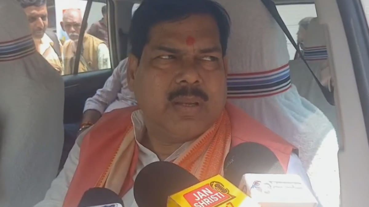 छात्रों के भविष्य से खिलवाड़ बर्दाश्त नहीं, शिक्षा मंत्री मिथिलेश तिवारी का सख्त निर्देश, होगी बड़ी कार्रवाई