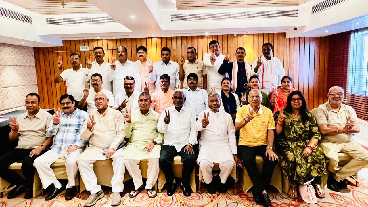 राज्यसभा चुनाव से पहले NDA का शक्ति प्रदर्शन! रेडिशन ब्लू में विधायकों को मिली मॉक पोल ट्रेनिंग