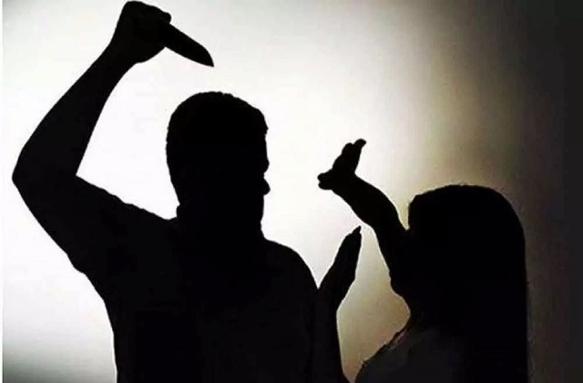 पति ने धारदार हथियार से पत्नी को उतारा मौत के घाट, बच्चों ने देखा मां का शव तब हुआ खुलासा