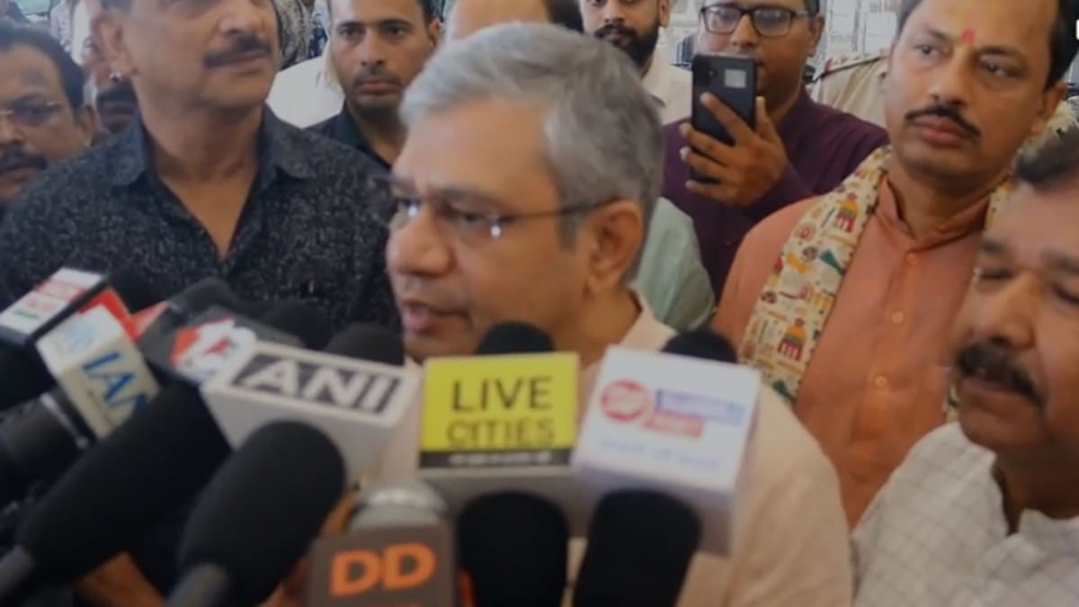 रेलवे की बड़ी पहल : छपरा को मिली नई रेल सेवाओं की सौगात, आज कई ट्रेनों को दिखाई जाएगी हरी झंडी