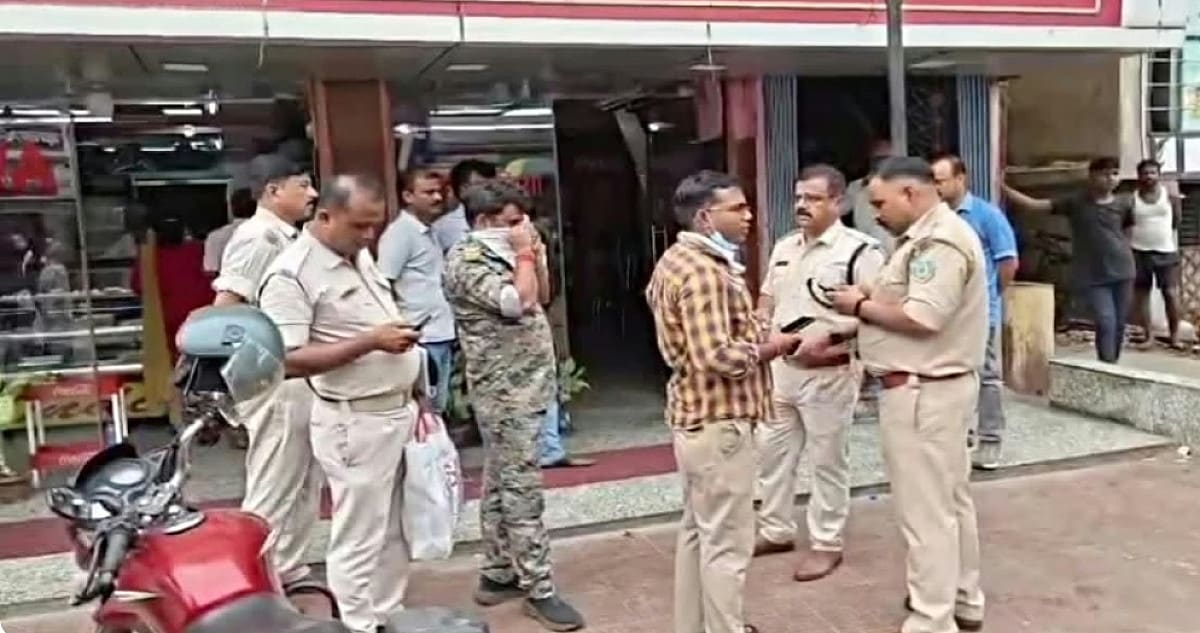 बोकारो के लॉज में धनबाद के कारोबारी की लाश मिलने से सनसनी,हत्या या आत्महत्या की जांच में जुटी पुलिस