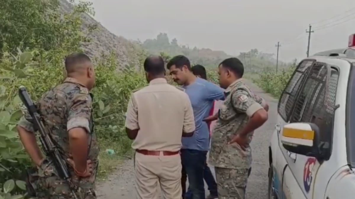 धनबाद: बरोरा के जंगल में मिला अज्ञात व्यक्ति का शव, पत्थर से कूचकर हत्या की आशंका
