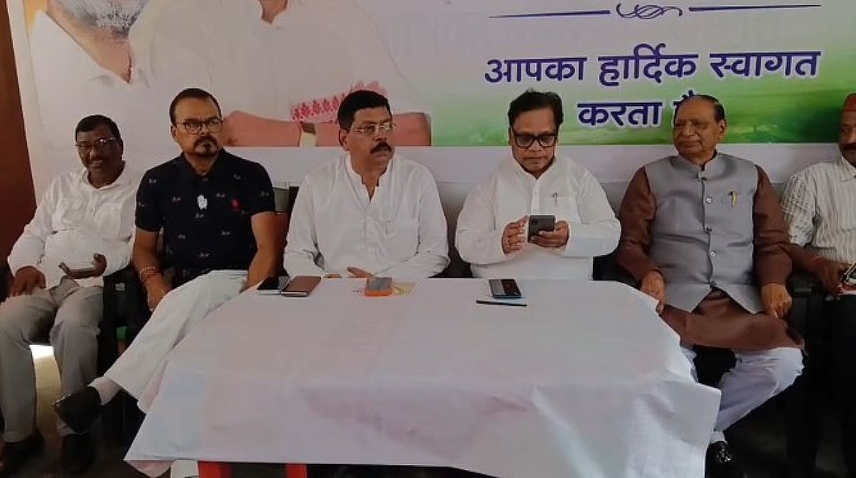 मोदी सरकार पर धनबाद में कांग्रेस नेताओं ने बोला हमला,छात्रों की गूंज कार्यक्रम से जुड़ने का आह्वान