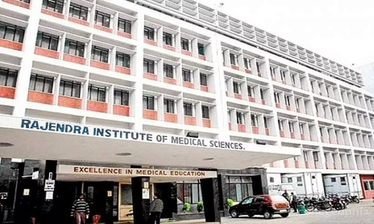 रांची RIMS में फूड सेफ्टी पर उठे सवाल, खाना खाने के बाद 20 लोग बीमार, मचा हड़कंप