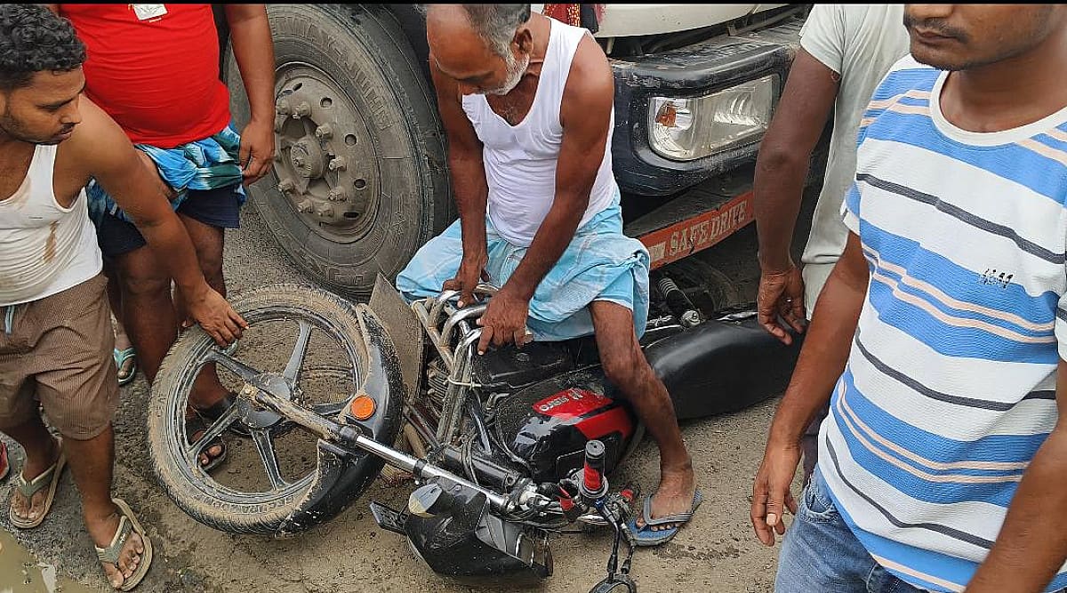साहिबगंज में दर्दनाक सड़क हादसा, ट्रक की चपेट में आकर मां-बेटे समेत तीन की मौके पर मौत