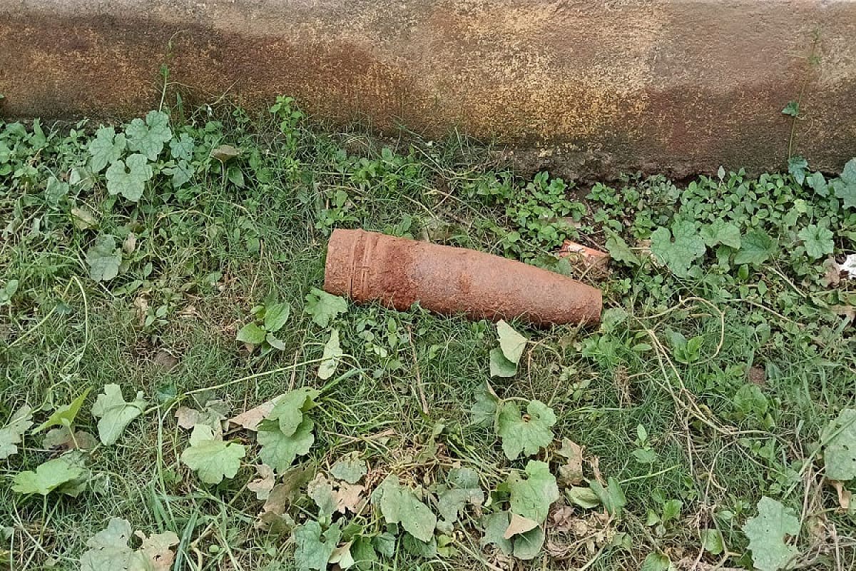 खेत की जुताई के दौरान निकली बमनुमा वस्तु, पश्चिमी सिंहभूम के सोनपोखरी में मचा हड़कंप