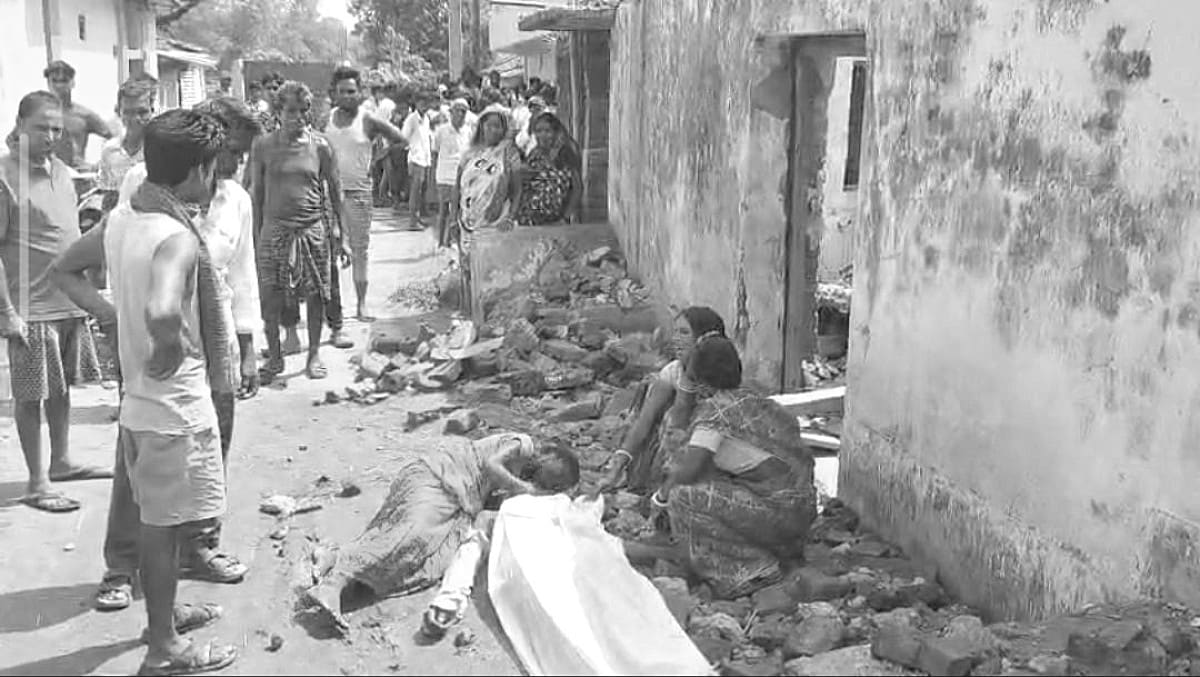 देवघर: PM आवास निर्माण के दौरान बड़ा हादसा, छत ढहने से मजदूर की मौत