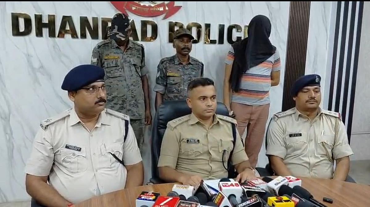 प्रिंस खान गिरोह पर धनबाद पुलिस का शिकंजा, 2 पिस्टल और 33 जिंदा कारतूस के साथ एक गिरफ्तार