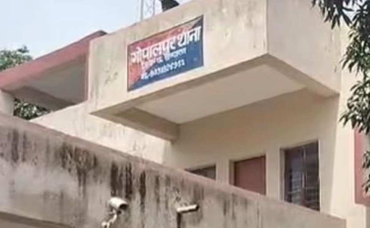 शर्मनाक! बच्ची के रोने से परेशान कलयुगी मां ने उठाया खौफनाक कदम, हंसिए से कर दी निर्मम हत्या
